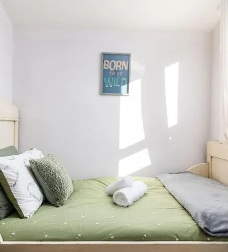 Aj's - Free Wifi - Free Parking - Garden - Sleeps Up To 7 - 4 Beds Feriehus *