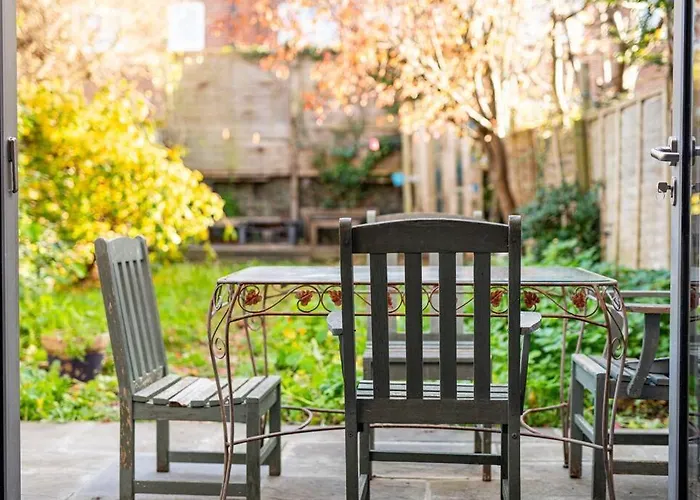 Aj's - Free Wifi - Free Parking - Garden - Sleeps Up To 7 - 4 Beds Feriehus *