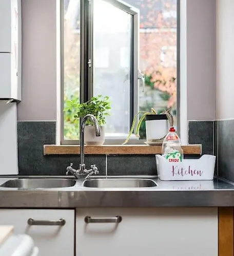 Aj's - Free Wifi - Free Parking - Garden - Sleeps Up To 7 - 4 Beds Feriehus *