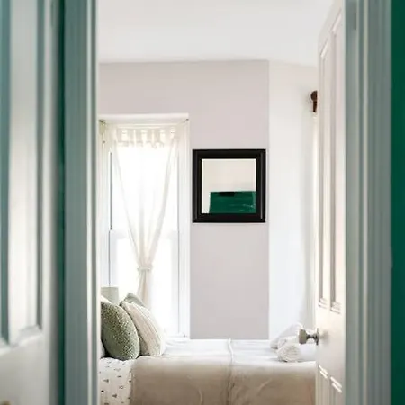 Aj's - Free Wifi - Free Parking - Garden - Sleeps Up To 7 - 4 Beds * 布里斯托