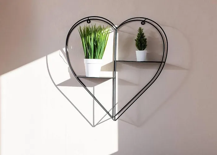 Aj's - Free Wifi - Free Parking - Garden - Sleeps Up To 7 - 4 Beds