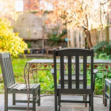 Aj's - Free Wifi - Free Parking - Garden - Sleeps Up To 7 - 4 Beds Feriehus *