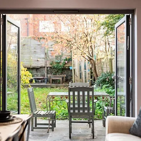 Aj's - Free Wifi - Free Parking - Garden - Sleeps Up To 7 - 4 Beds Feriehus Bristol